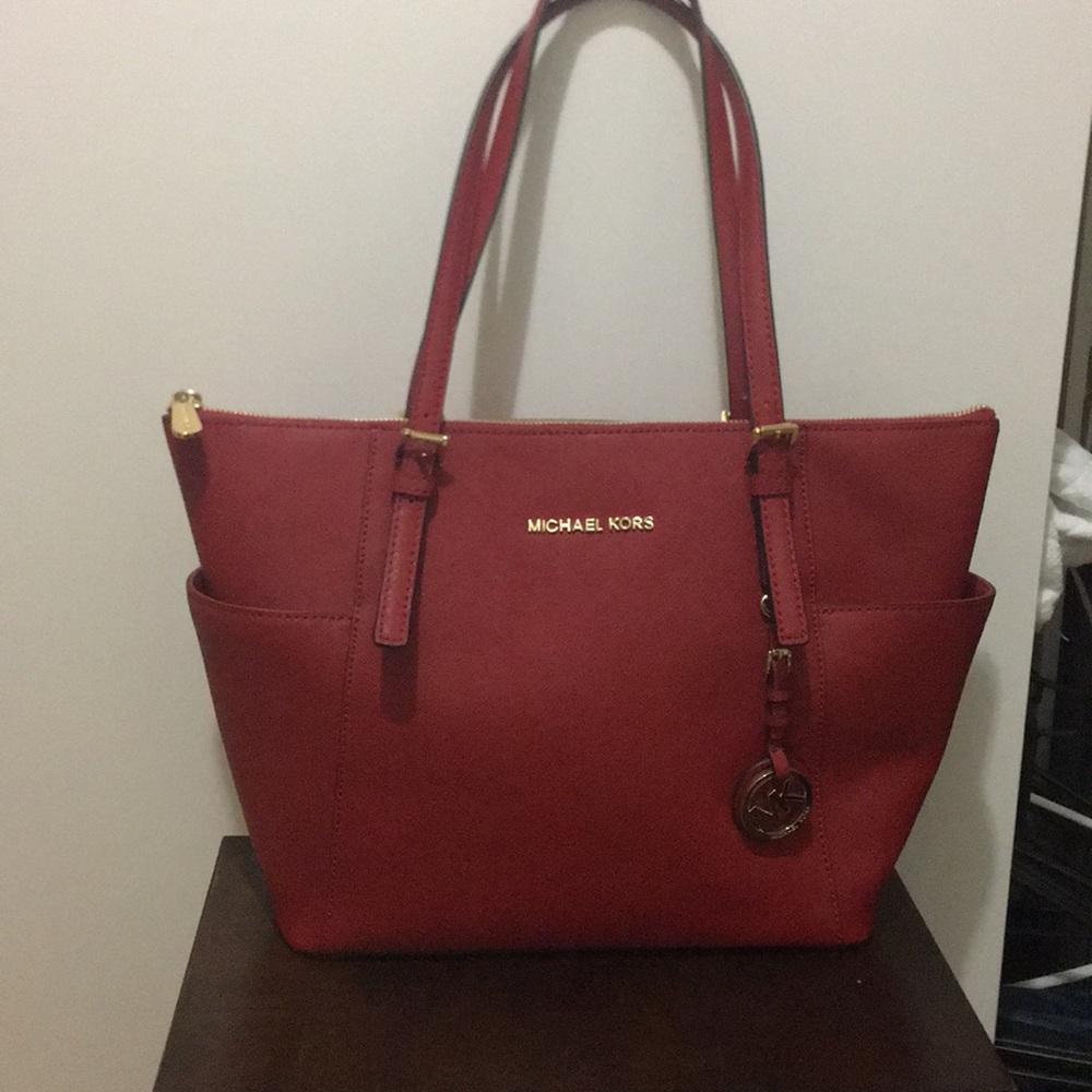 Michael Kors JetSet Travel Medium Saffiano Leather